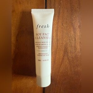 💙 4/$20 Fresh Soy Face Cleanser
